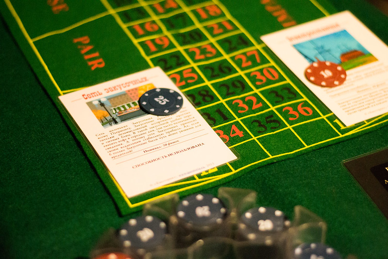 Ведущий развлекает гостей на корпоративе в Baku