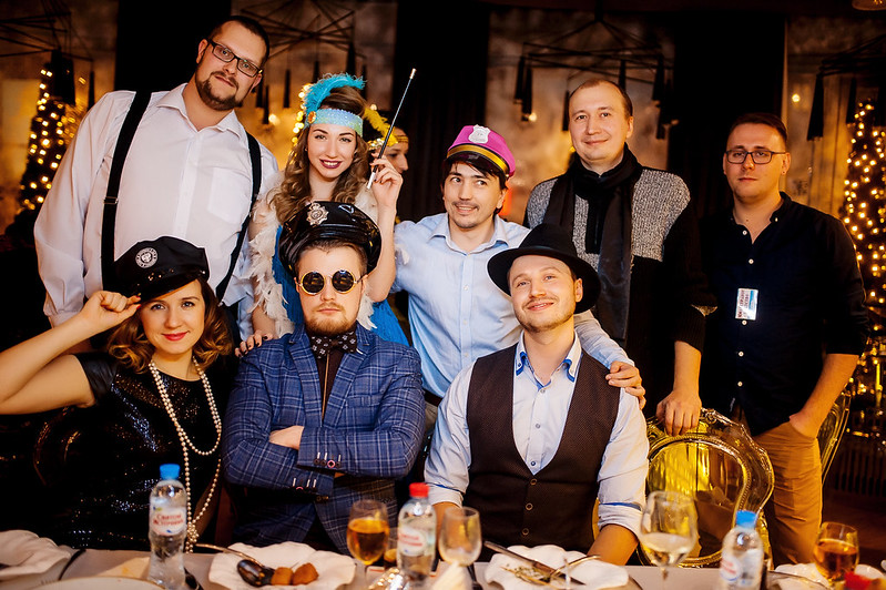 Команда компании празднует Новый год в ресторане Baku